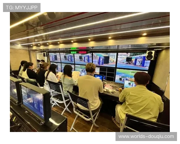 斗球直播官方版为足球迷打造的专业直播平台，提供丰富赛事资讯和互动社区